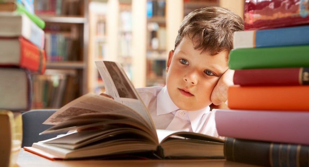 Эксперты: гаджеты помогают вернуть молодежи любовь к чтению книг | Вести образования