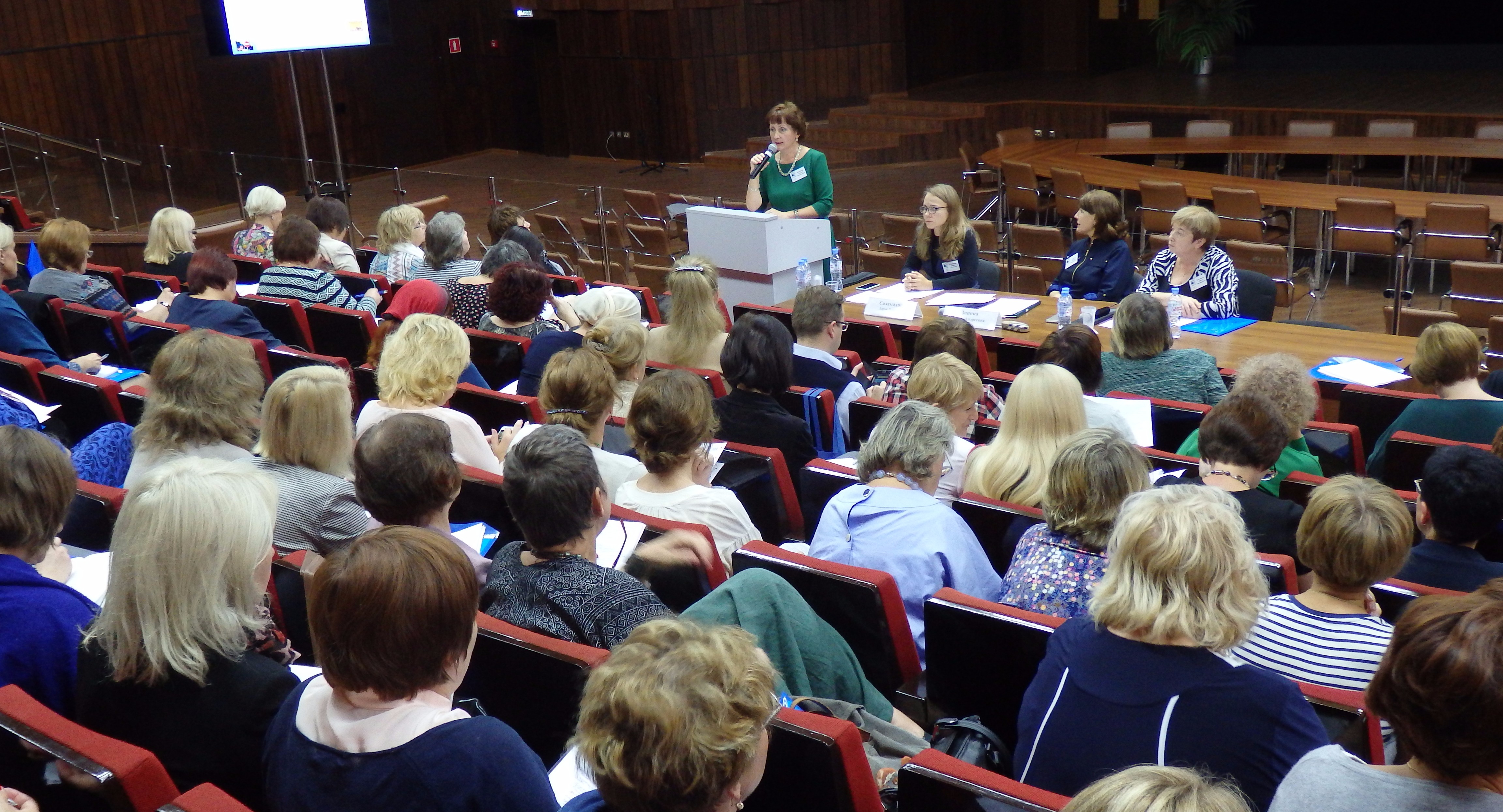 ФИПИ провел экспертное обсуждение вопросов организации и проверки итоговых сочинений