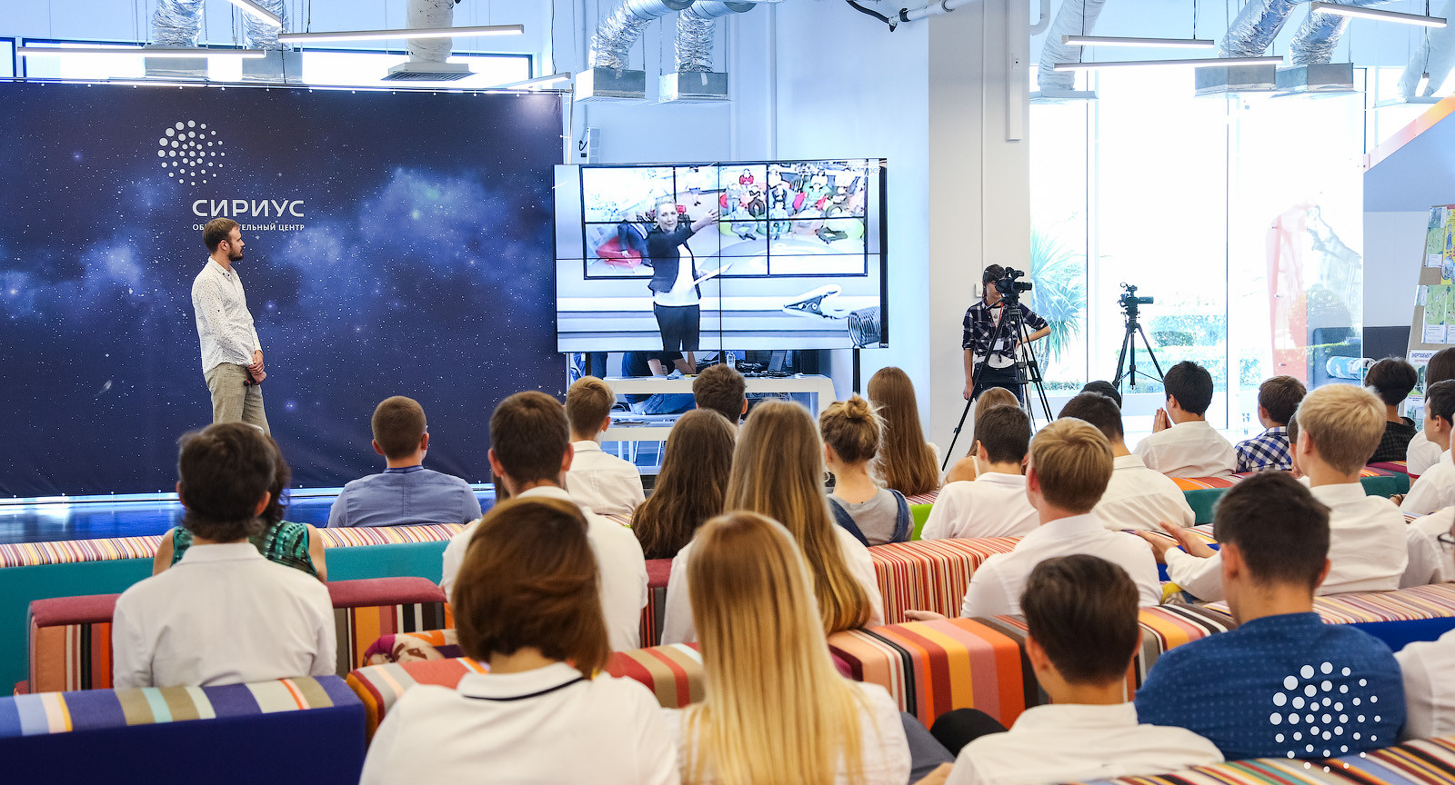 Школьники из Сочи, Томска и Королева связались с МКС в ходе «Космического урока»