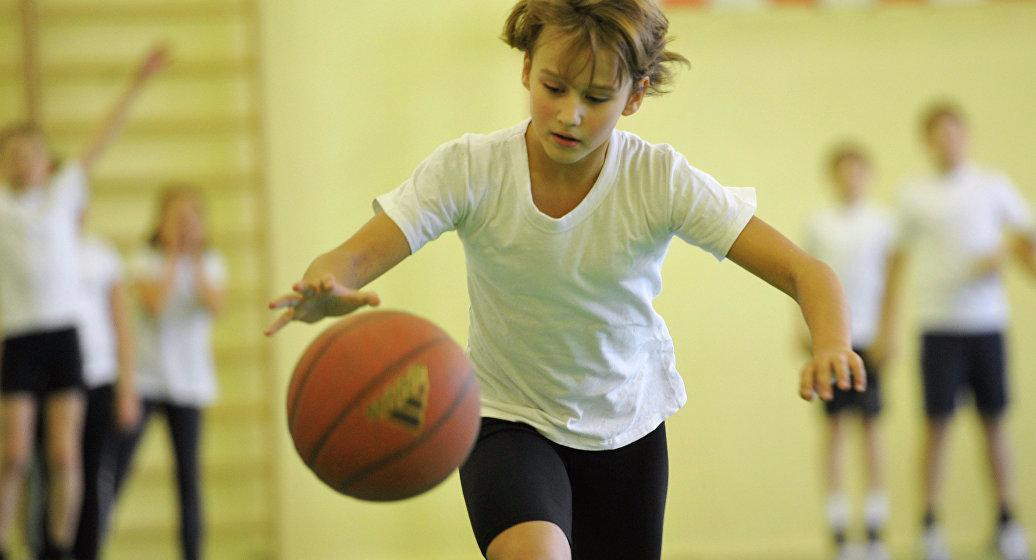 В Госдуме предложили разработать поправки из-за смертей на уроках физкультуры