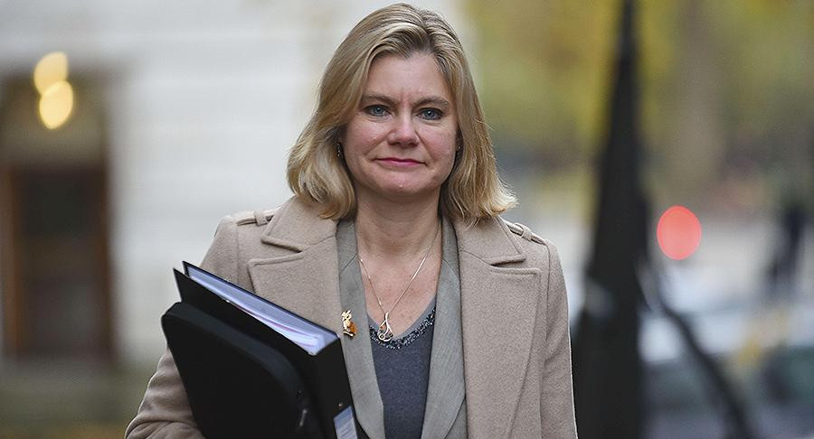 Министр образования Великобритании Джастин Грининг приняла решение покинуть правительство, сообщает телеканал Sky News. 