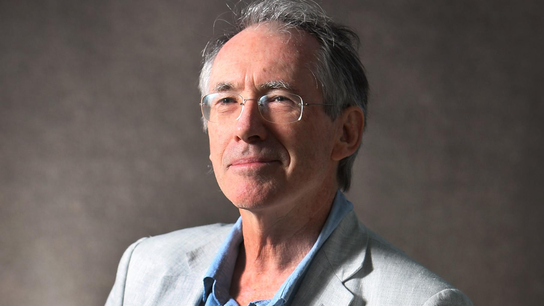 Писатель помог. Ian MCEWAN. Макьюэн. Иэн Макьюэн британский писатель. Иэн Макьюэн 2020.