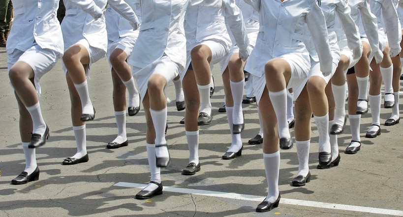 Строем «весело» шагать