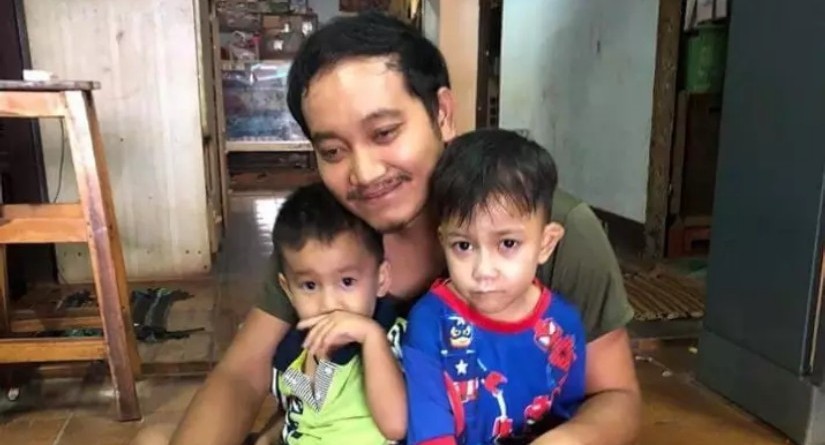 В Таиланде отец-одиночка пришел в школу в розовом платье…