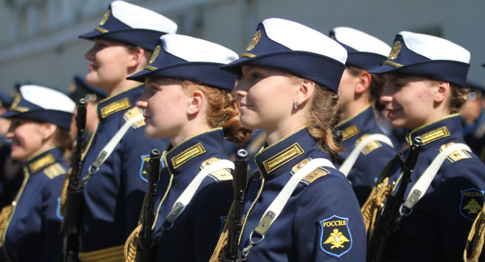 Студенткам гражданских вузов разрешили проходить военную подготовку