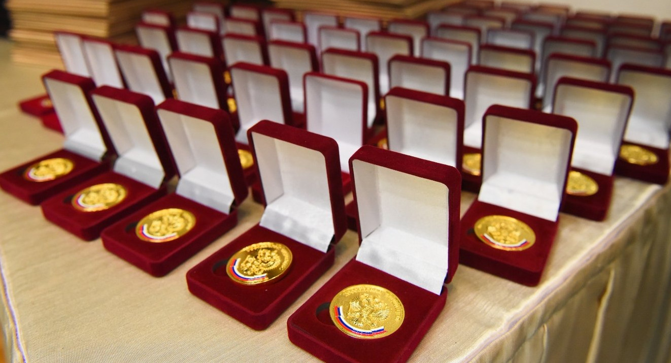 Золотые медали в школе предложили отменить