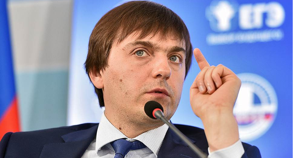 Глава Рособрнадзора призвал школы прекратить пугать родителей