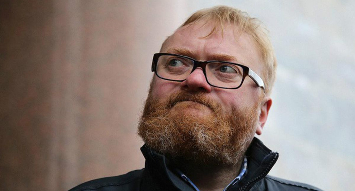 Виталий Милонов предложил запретить школьницам красить волосы