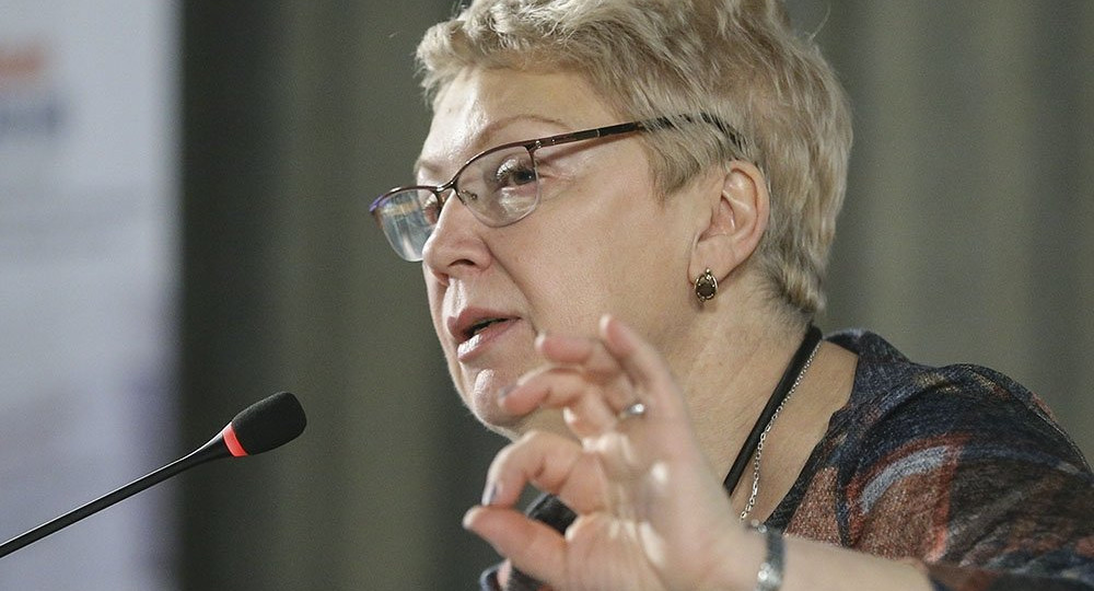 Ольга Васильева: Старшеклассники не умеют ни читать, ни понимать прочитанное