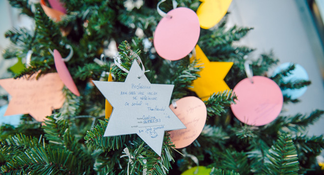 В Германии детям запретили вешать желания на елку