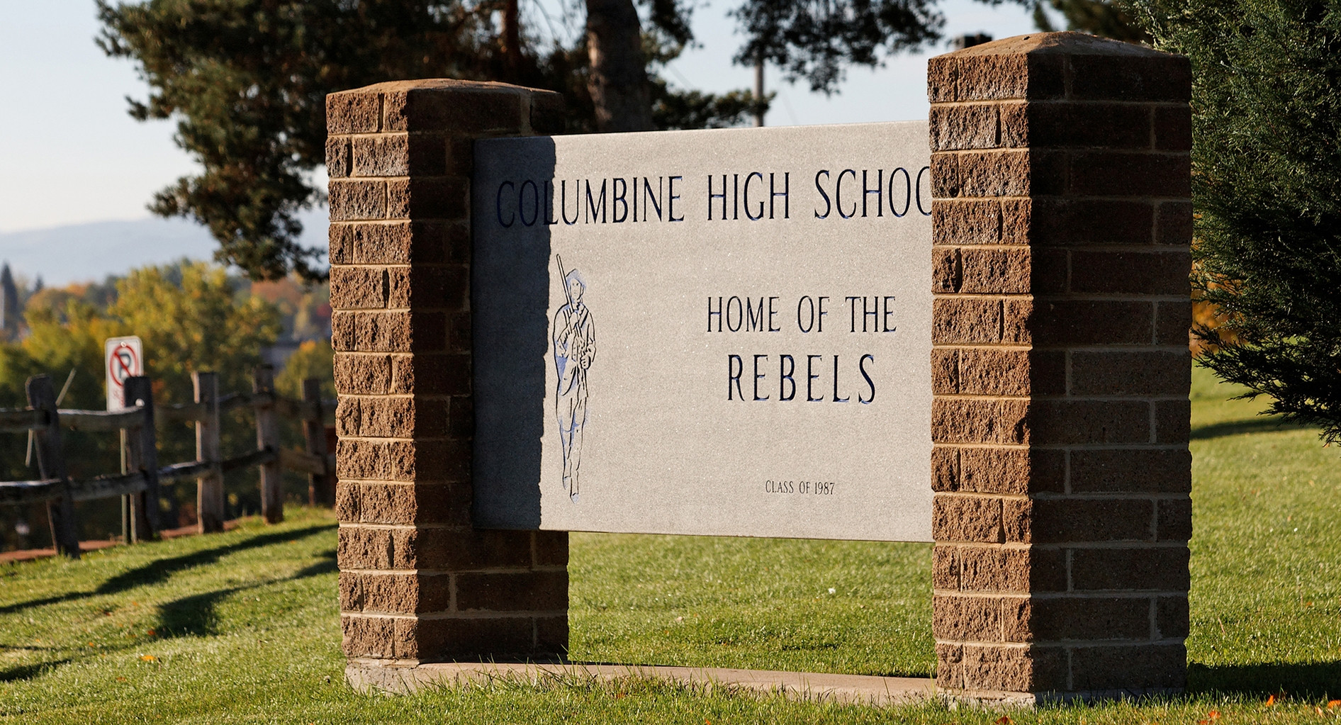 Неизвестный сообщил о новых взрывных устройствах в школе «Колумбайн»