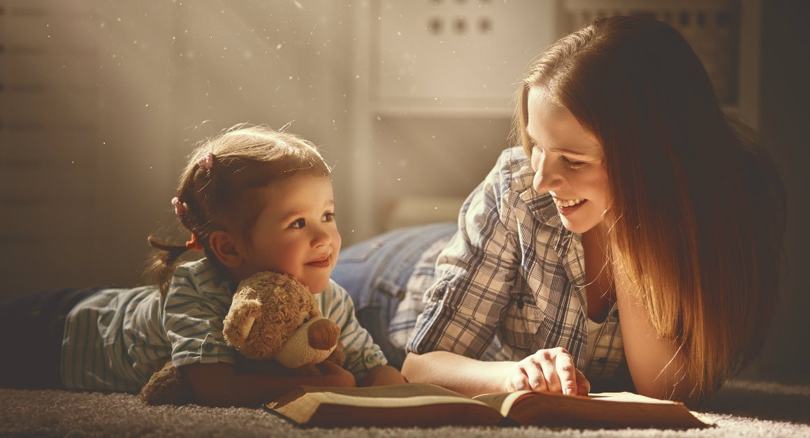 «Нужно снова начать читать детям книжки, а не бездумно выдавать малышам в руки гаджеты»