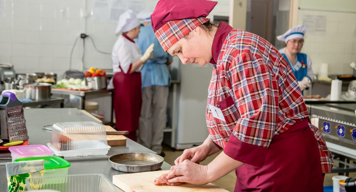 Министр просвещения РФ предложила отказаться от конкурсной системы в школьном питании