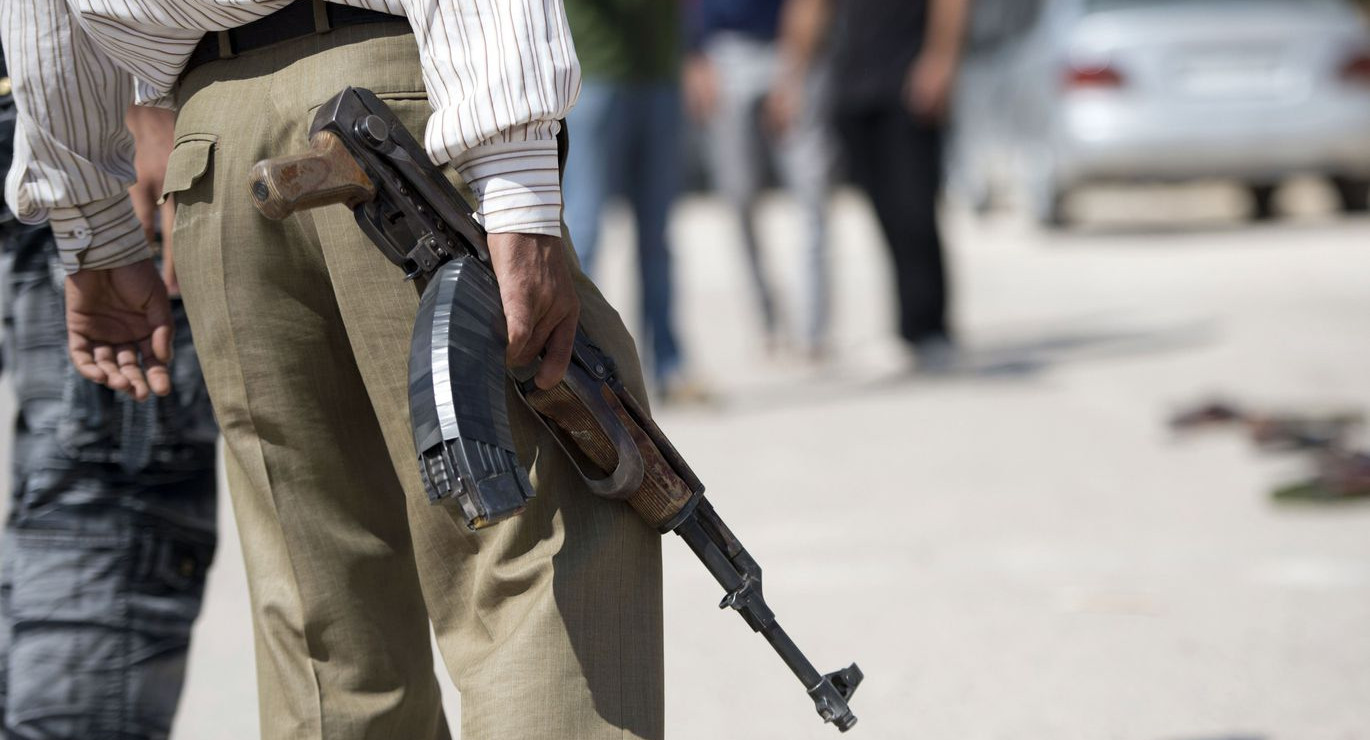 В США обеспокоенный отец пришел в школу с АК-47 и пригрозил учителям расправой