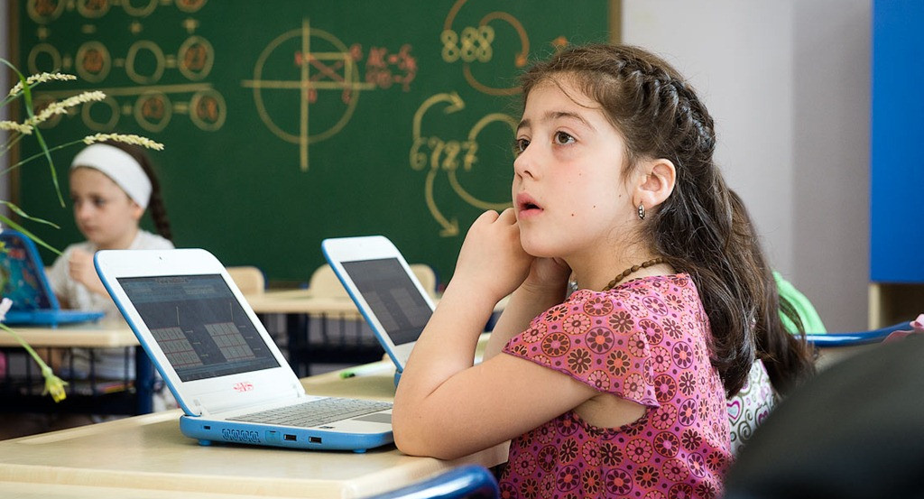 Власти в Грузии решили увеличить зарплату педагогам