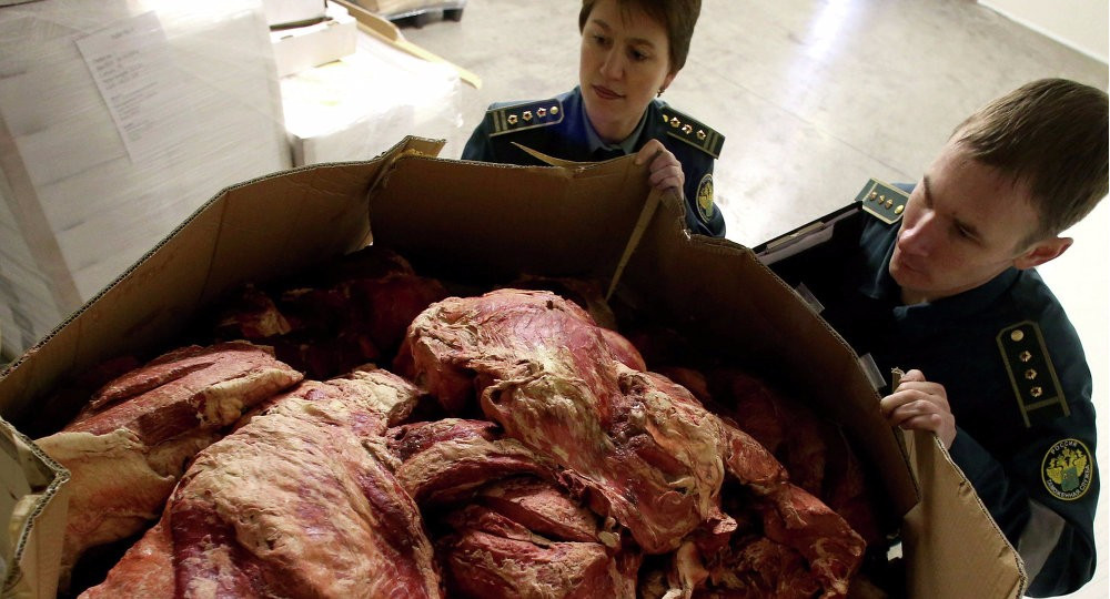 В Алуште прокуратура изъяла из школ и детского сада 80 кило сомнительных продуктов