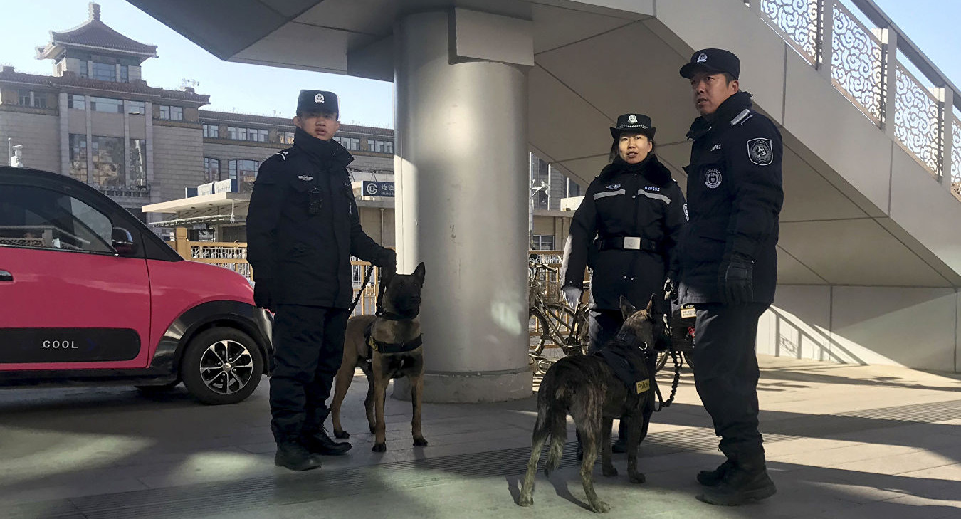 В Китае мужчина с ножом напал на учеников начальной школы