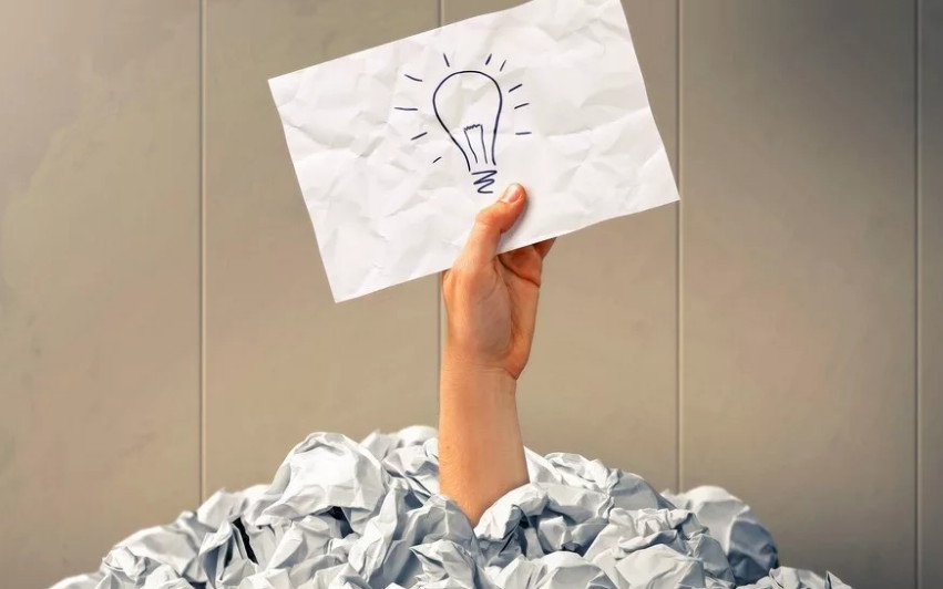 Уволенная за фото в купальнике учительница будет вести рубрику в сообществах «Просвещения»