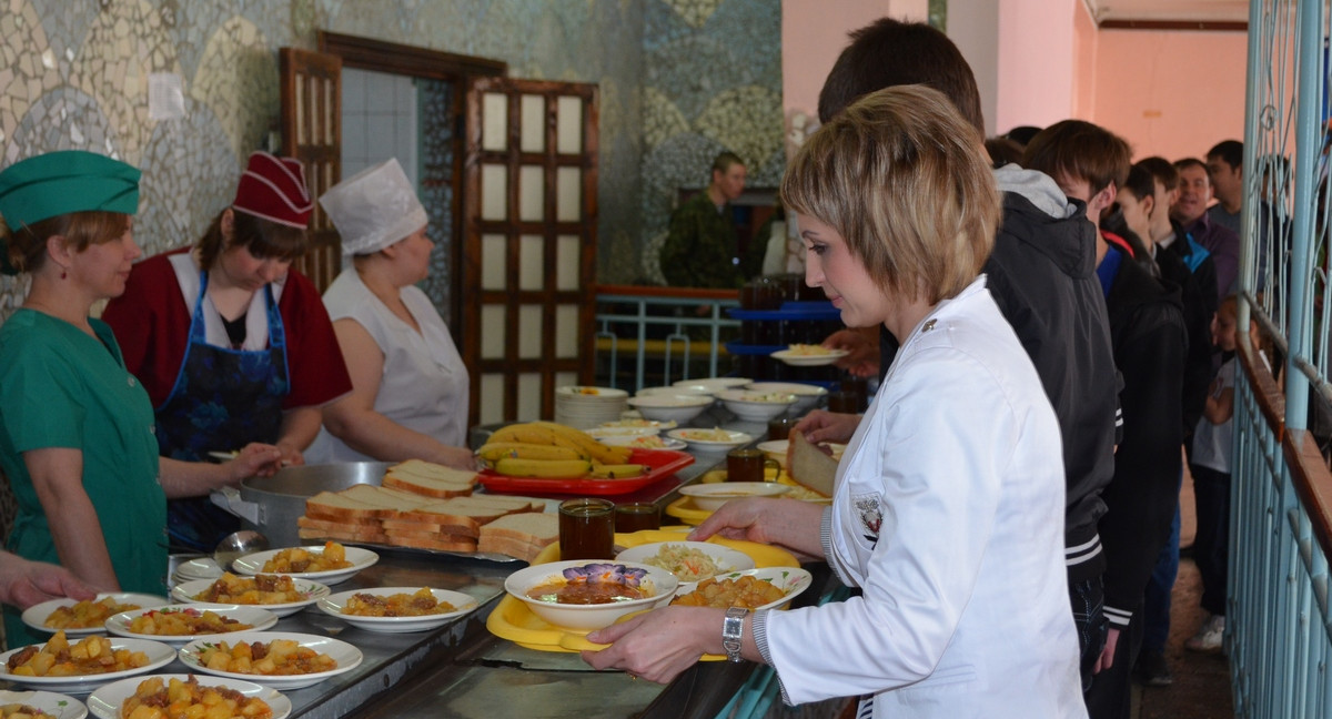 В российских школах с 1 мая запустят мониторинг качества питания