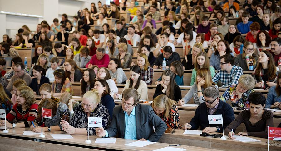 Названы самые смешные ошибки «Тотального диктанта»