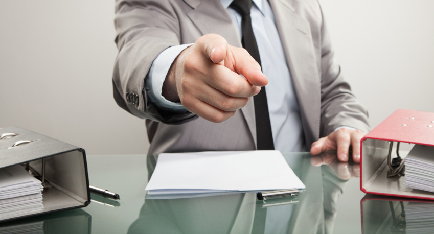 Директору кузбасской школы, обозвавшей детей «дебилами», объявили выговор и не дали премию