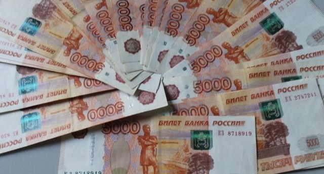 Куда уходят деньги: В Удмуртии директор школы собирала с учителей премии в несуществующий фонд