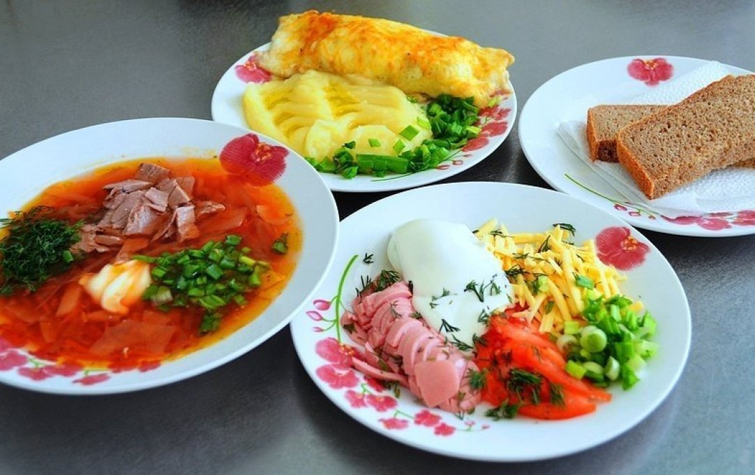 Казанские чиновники весь май будут питаться в школьных столовых на 69 рублей в день