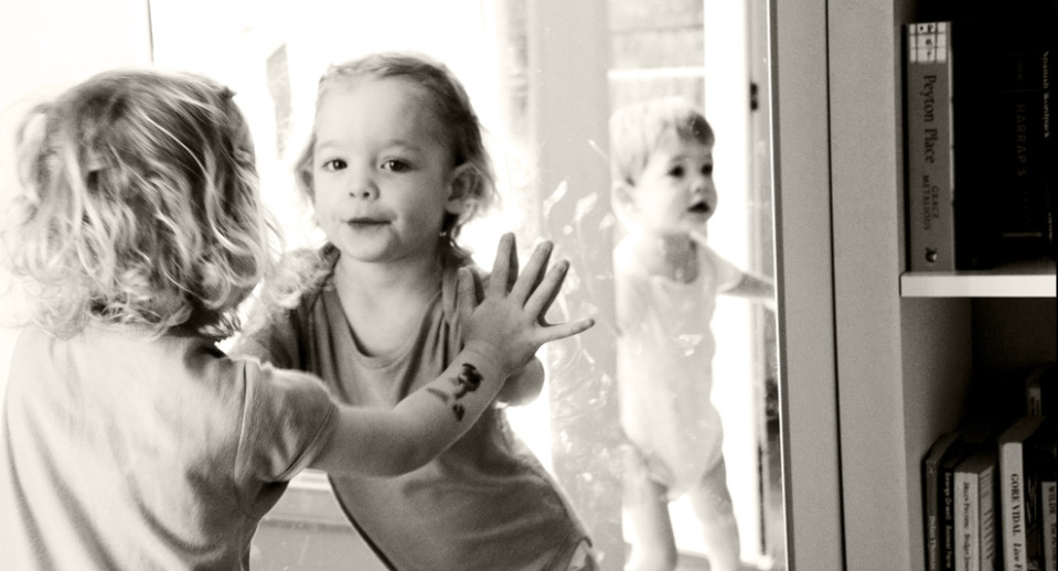 Трехлетний мальчик стал девочкой после того, как его отдали в приемную семью