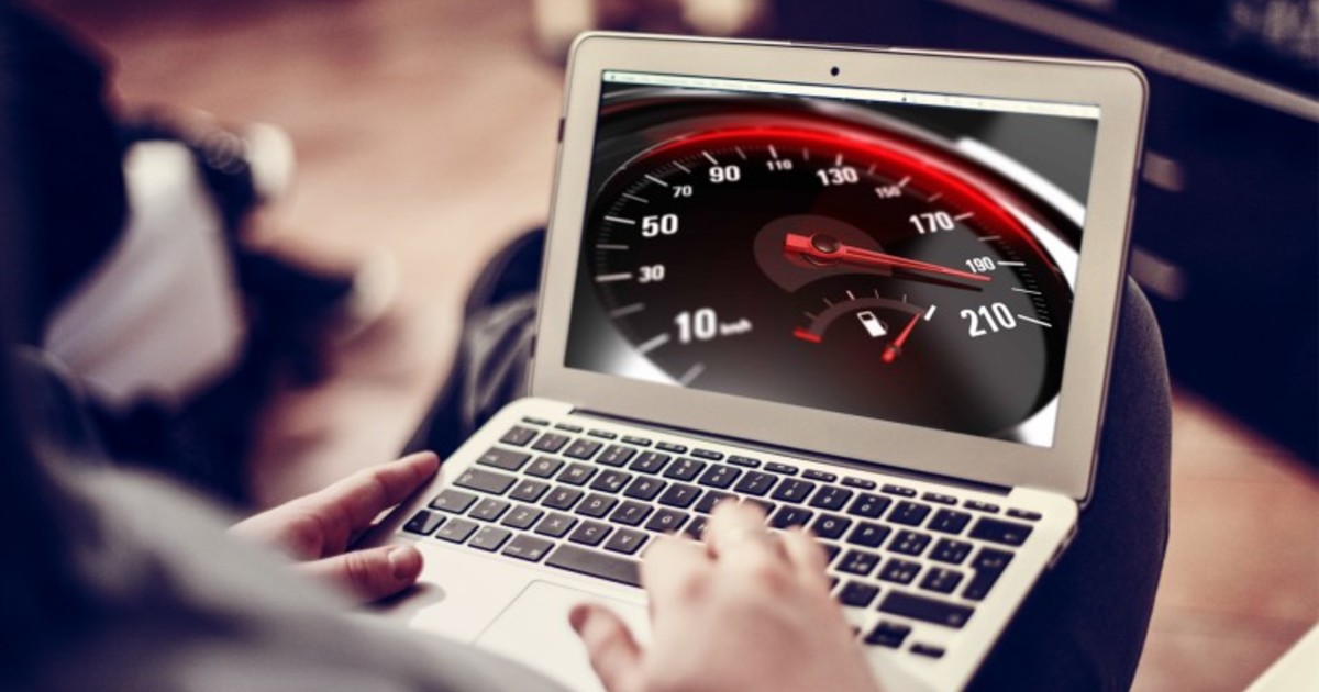 Дмитрий Медведев напомнил об ускорении подключения сельских школ к скоростному интернету