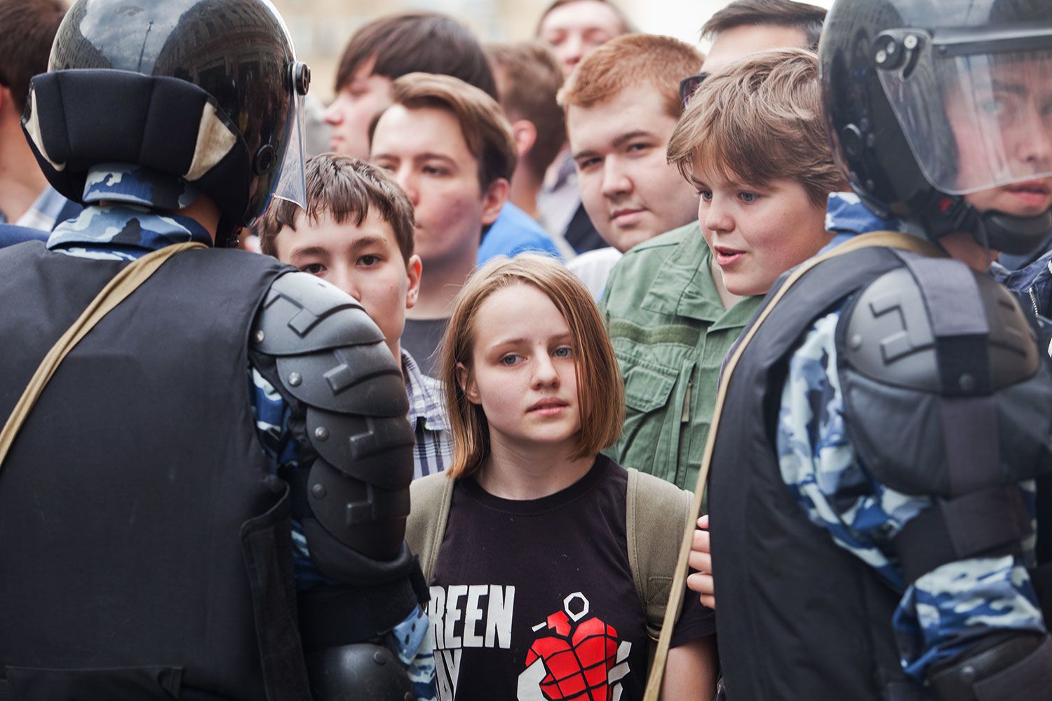 Слепая зона риска: Почему детям нечего делать на акциях протеста