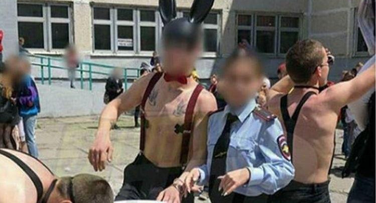 Директор владивостокской школы уволилась после БДСМ-выпускного