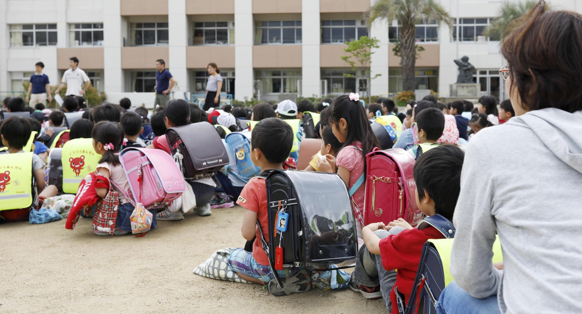 Первоклассница умерла после вооруженного нападения в Японии