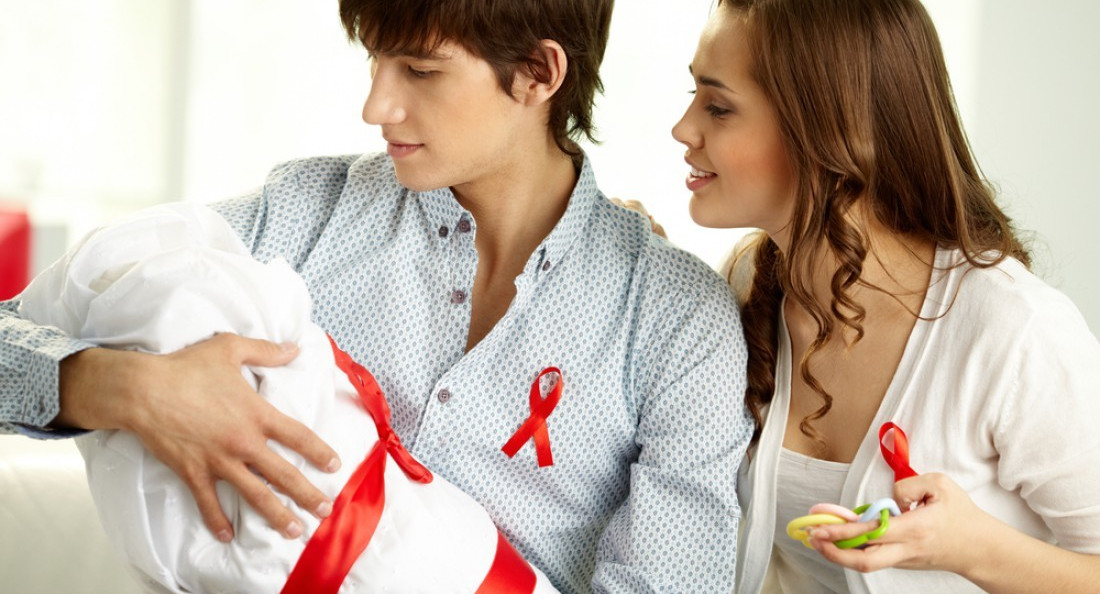 Президент разрешил россиянам с ВИЧ и гепатитом С усыновлять детей