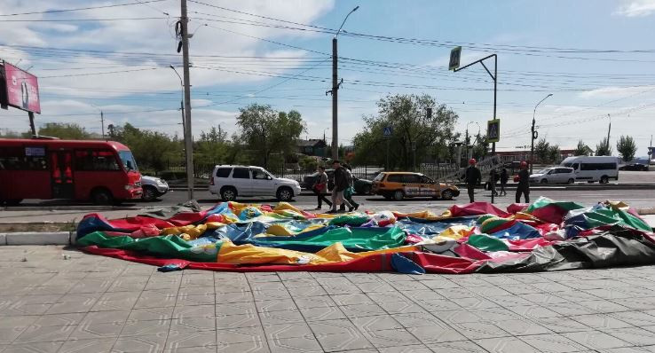 В Улан-Удэ сдуло батут с детьми: пятеро раненых