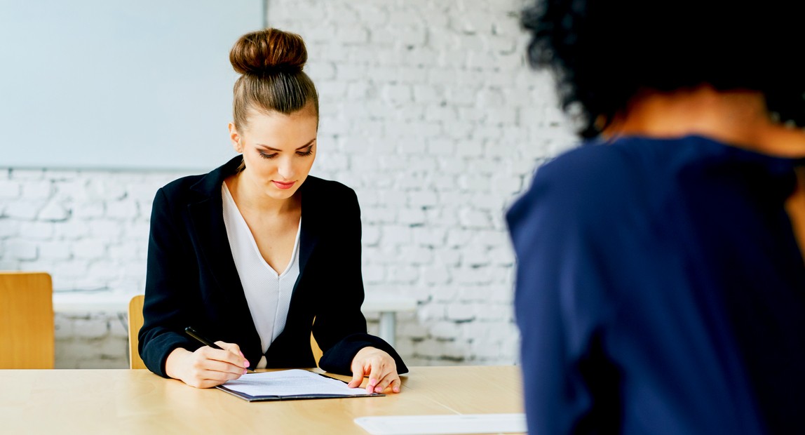 Более 40% молодых специалистов в России трудоустраиваются по знакомству