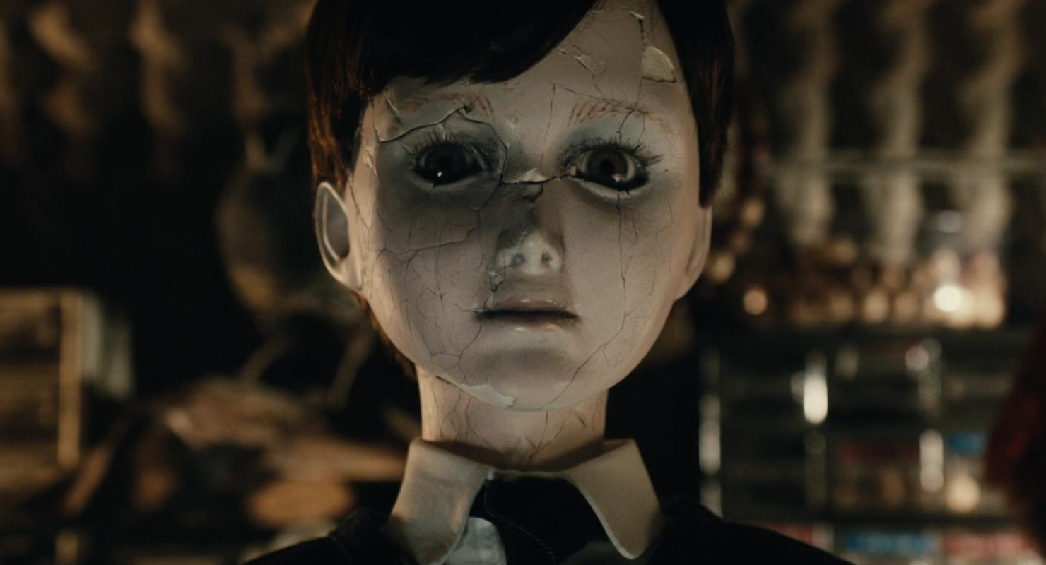 Омский учитель получила выговор после показа детям фильма ужасов 