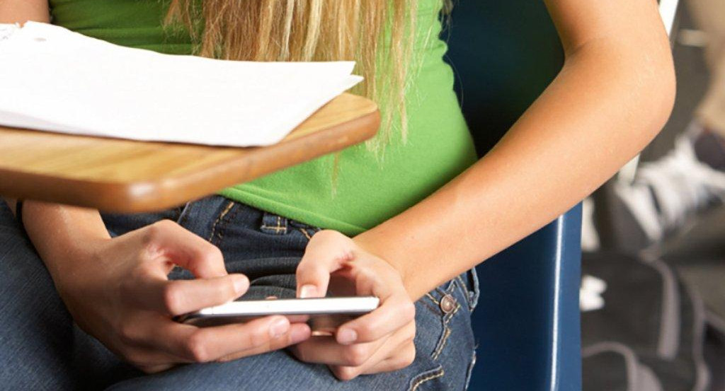 Петербургские эксперты раскритиковали идею запрета гаджетов в школах