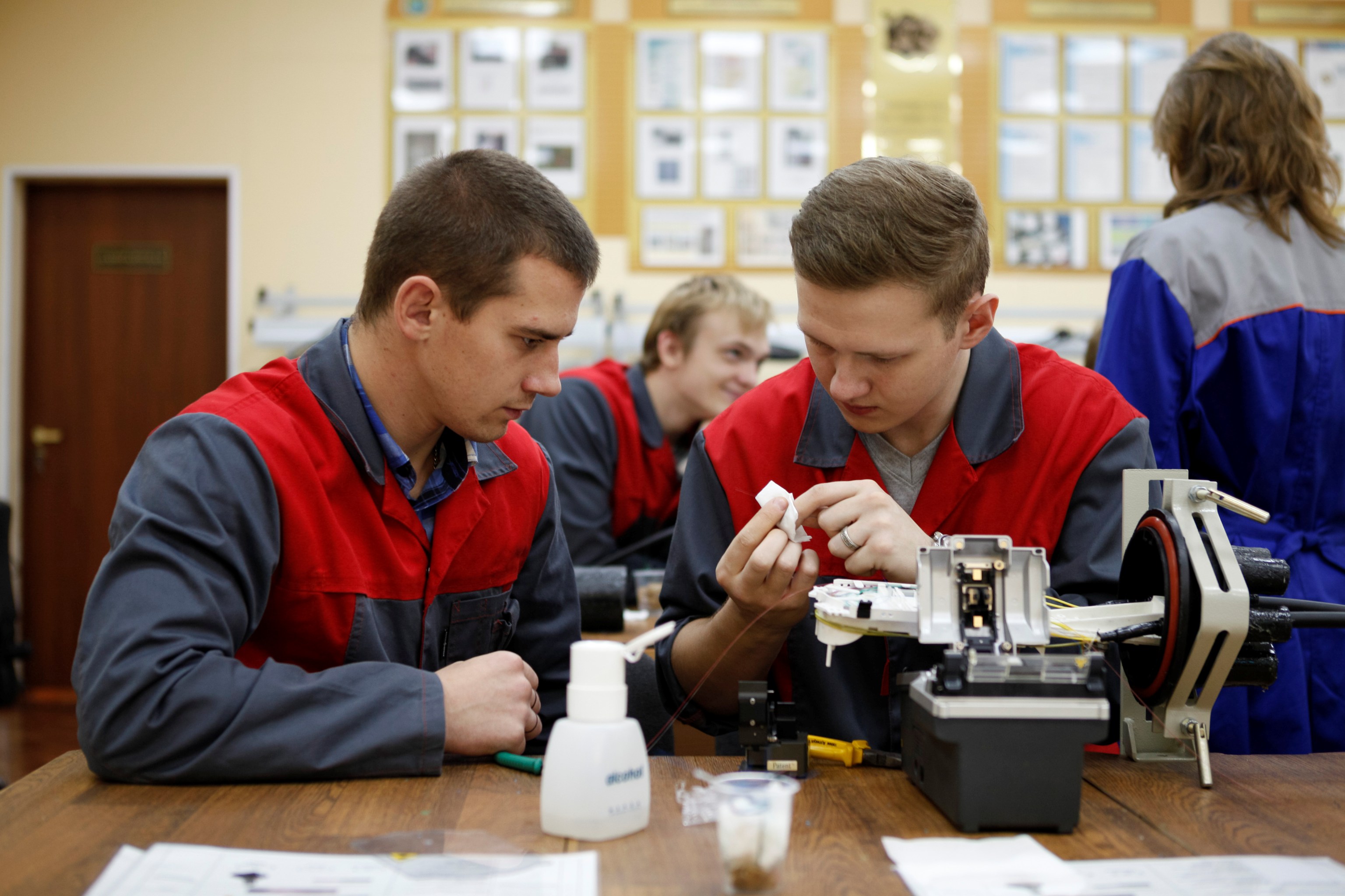 Минпросвещения планирует решить проблему повтора в программах среднего профобразования
