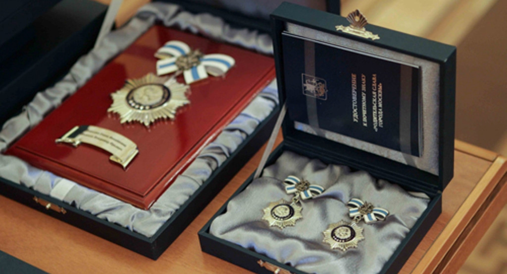 Почетный знак «Родительская слава» вручат 19 многодетным семьям