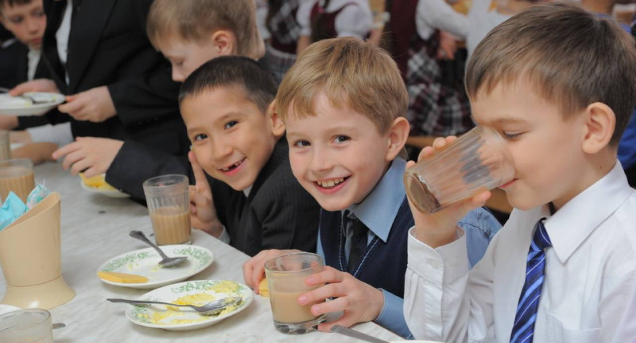 Родителям сложно контролировать питание в школе