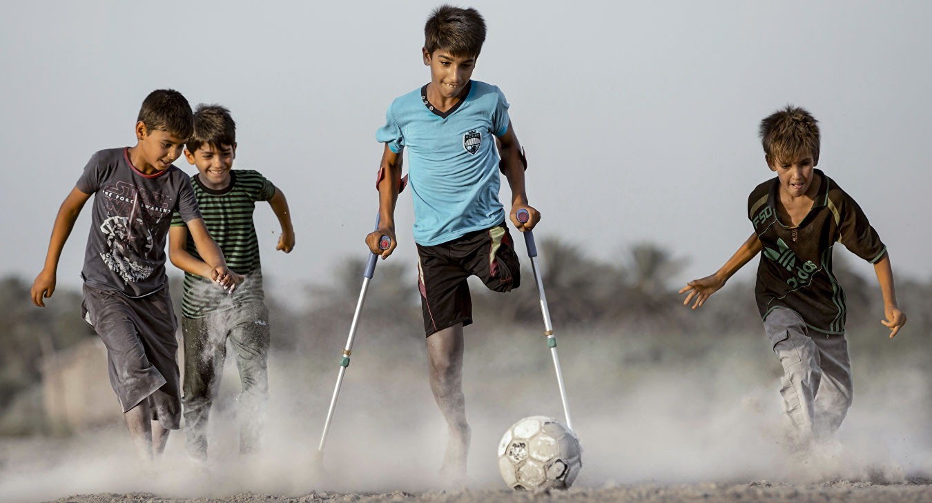 Иракский подросток Касим Алькадим, потерявший ногу во время теракта, прибыл в Москву