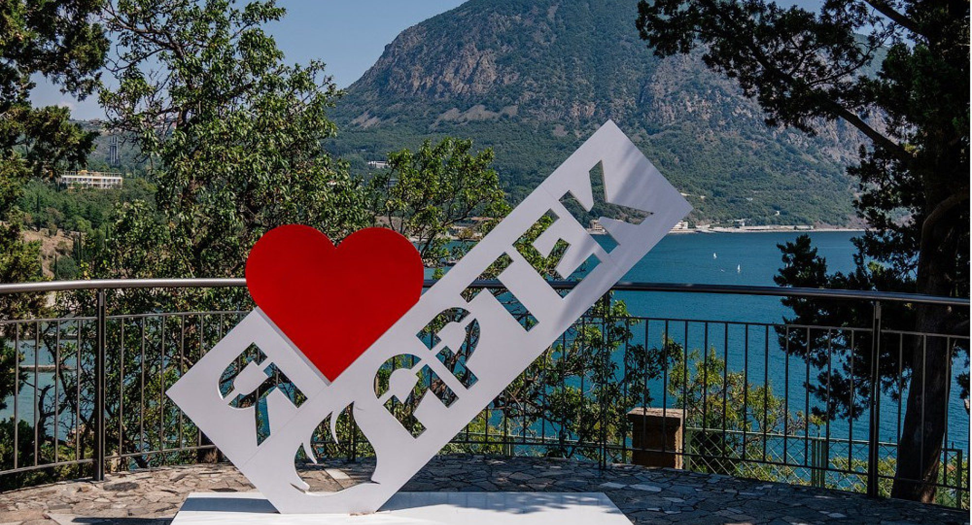 В Петербурге продавали поддельные льготные путевки в «Артек»