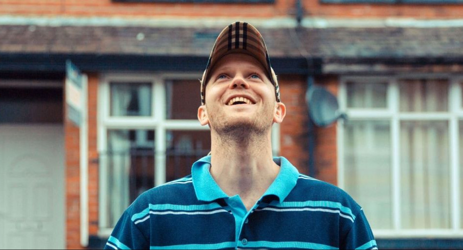 За песни о сексе и наркотиках английского учителя уволили с работы