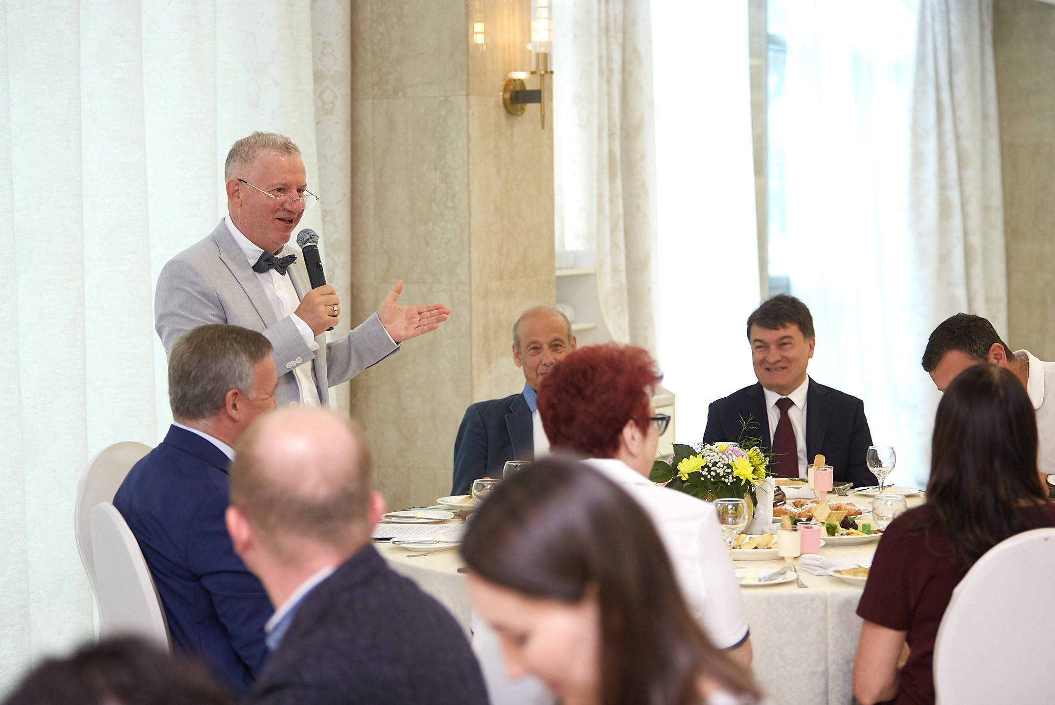 О чем говорили на завтраке у мэра Южно-Сахалинска