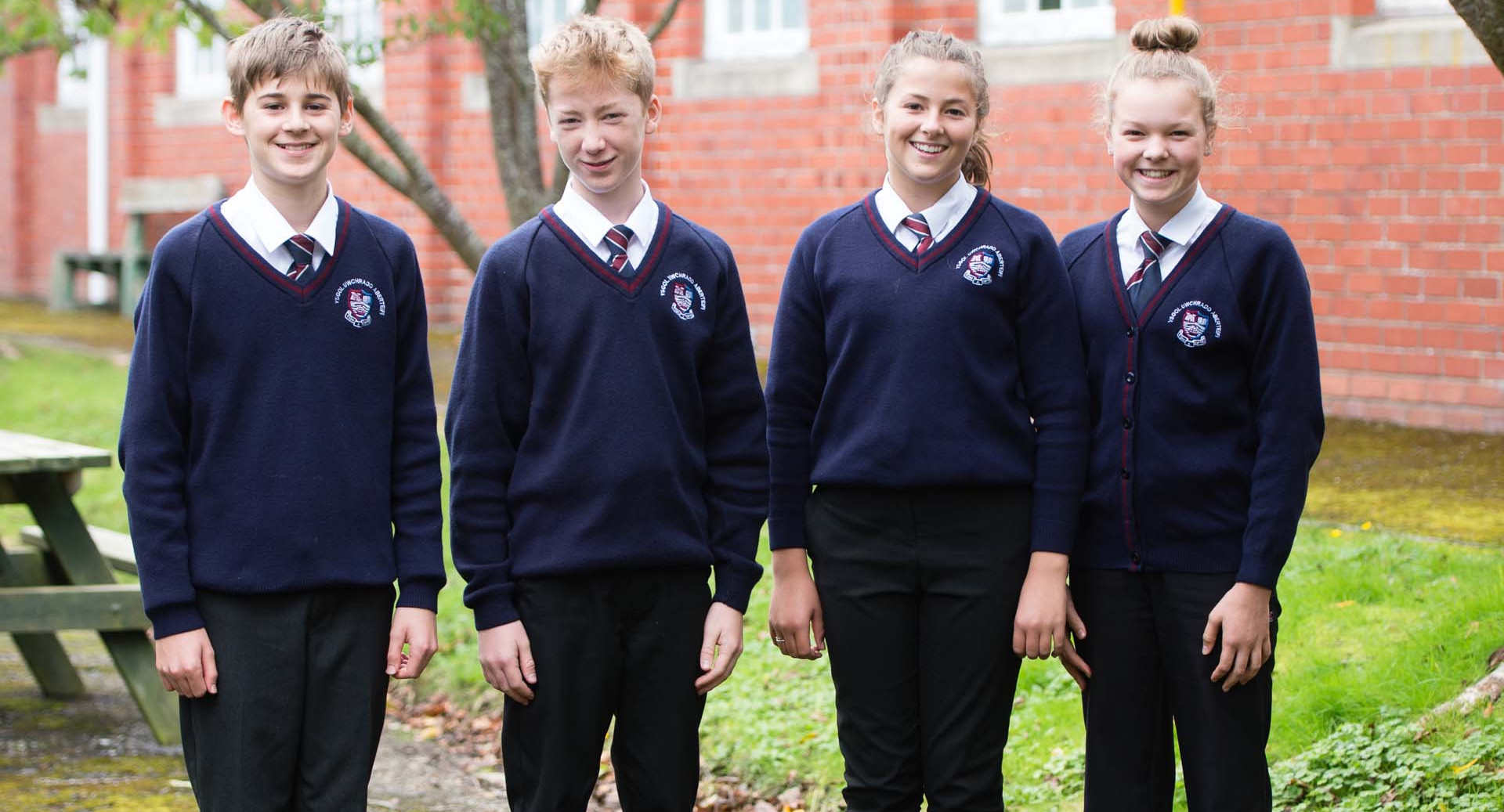 Гендерно-нейтральная школьная форма возмутила родителей