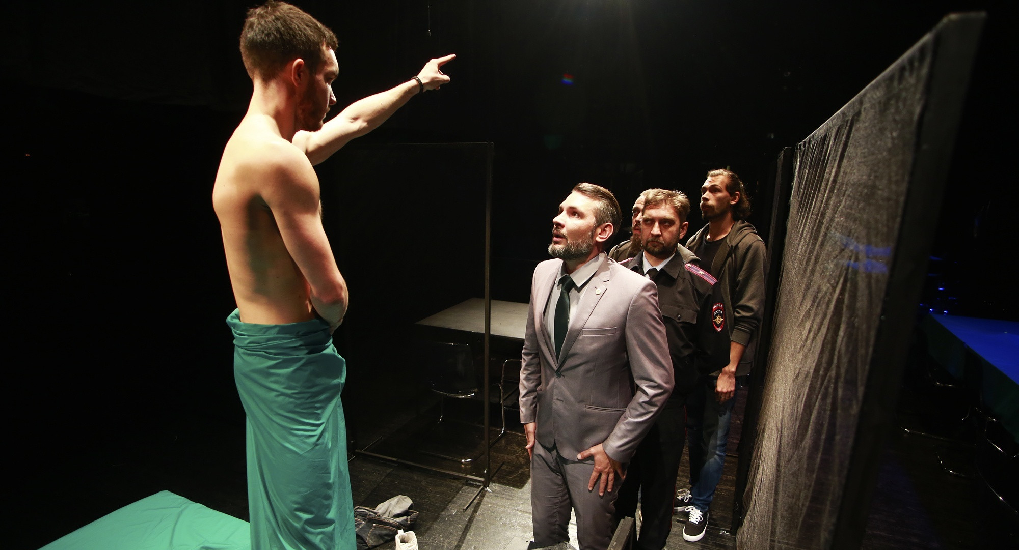 «Ревизора» со сценой изнасилования показали детям в ТЮЗе Екатеринбурга