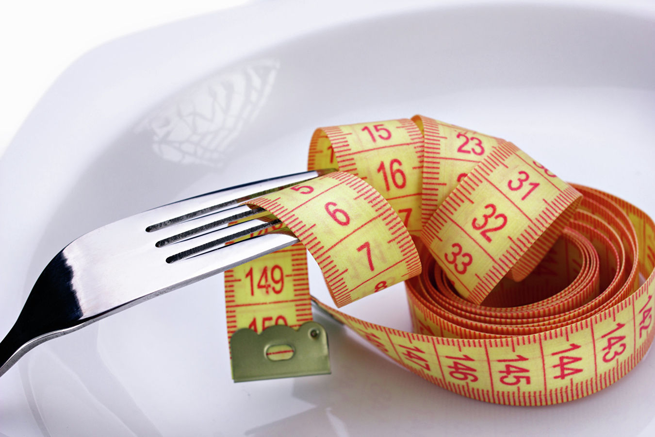 Британскую школьницу отстранили от занятий за лишний вес