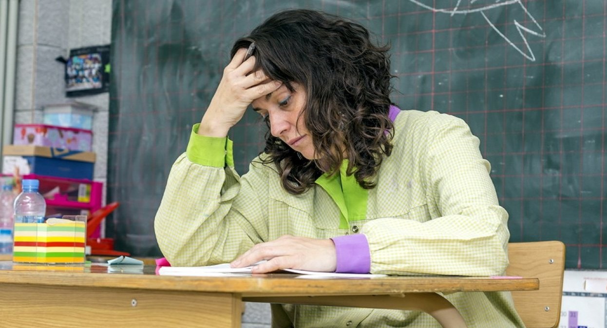 Большая нагрузка, апатия и полное профессиональное выгорание. Куда и почему бегут учителя 