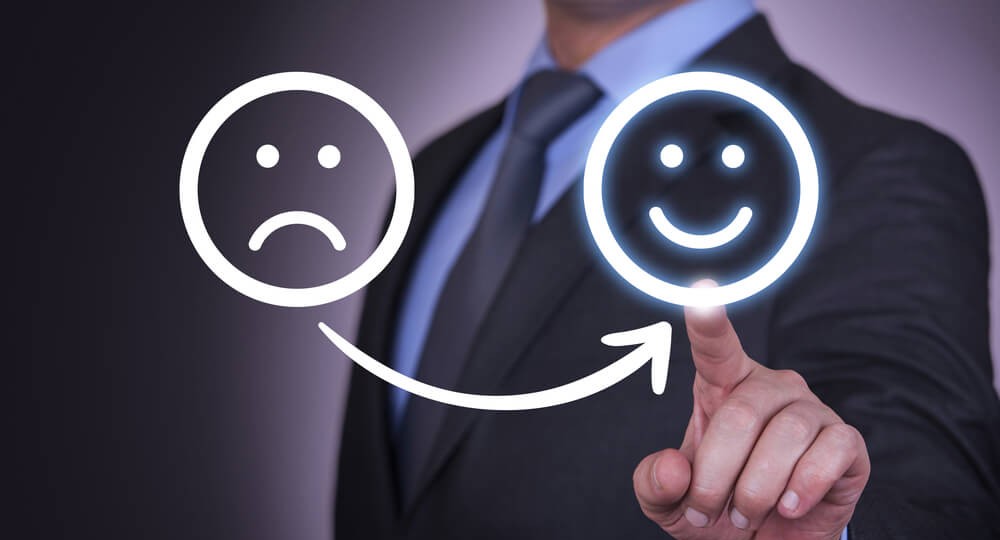 Встретившись с собой на 10 лет моложе, россияне посоветовали бы себе больше учиться