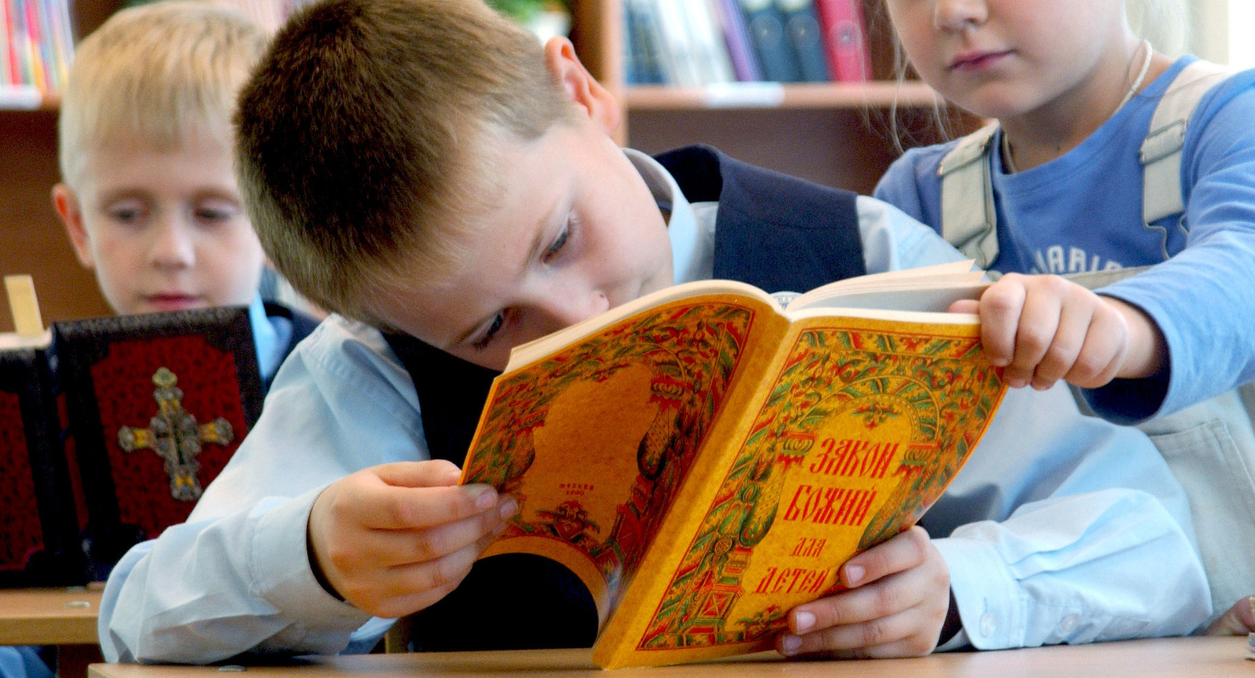 Власти передумали убирать уроки православия и ислама в начальной школе